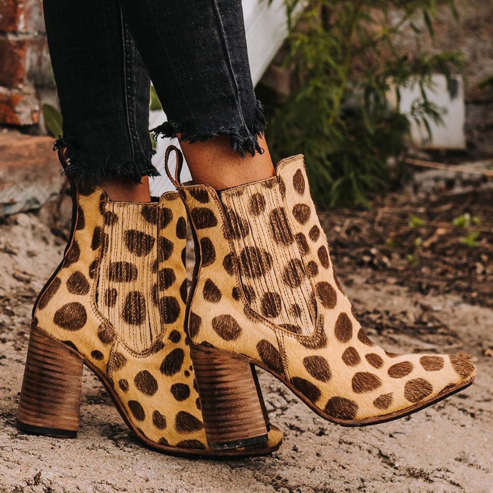 Freebird Janelle leopard Booties sz 10